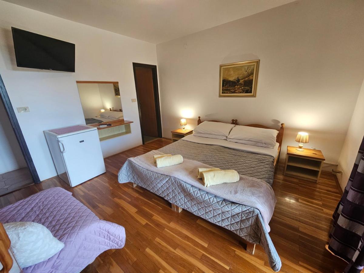 Apartments & Rooms Gaspar โรวีน ภายนอก รูปภาพ