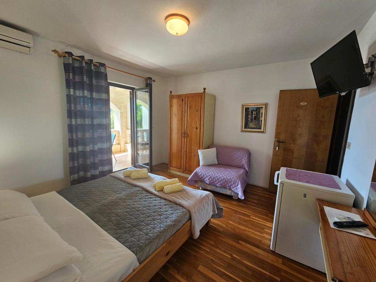 Apartments & Rooms Gaspar โรวีน ภายนอก รูปภาพ
