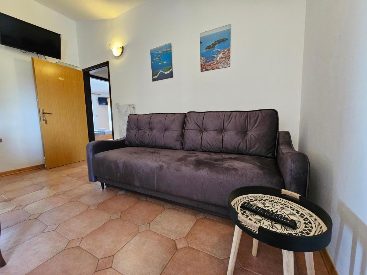 Apartments & Rooms Gaspar โรวีน ภายนอก รูปภาพ
