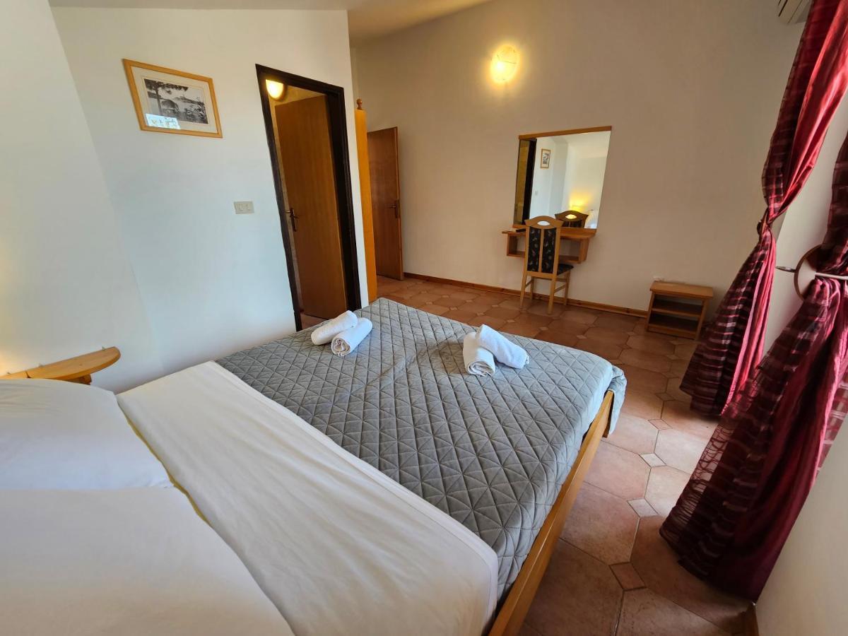 Apartments & Rooms Gaspar โรวีน ภายนอก รูปภาพ