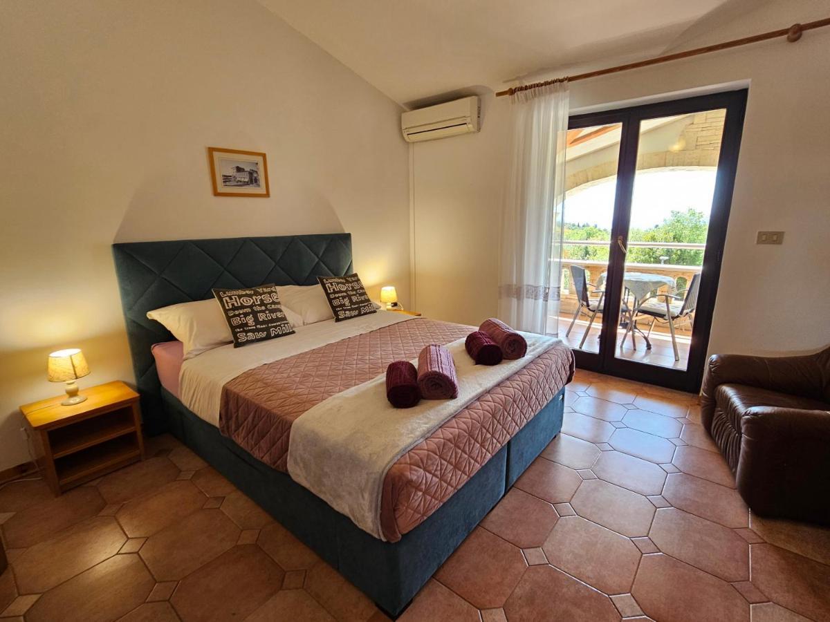Apartments & Rooms Gaspar โรวีน ภายนอก รูปภาพ