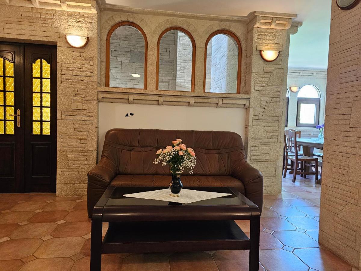 Apartments & Rooms Gaspar โรวีน ภายนอก รูปภาพ