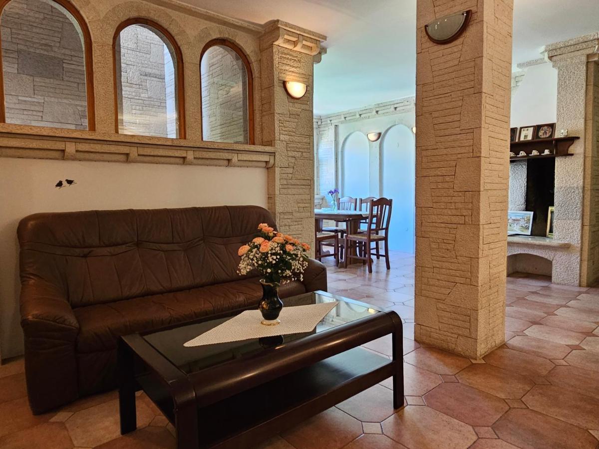 Apartments & Rooms Gaspar โรวีน ภายนอก รูปภาพ